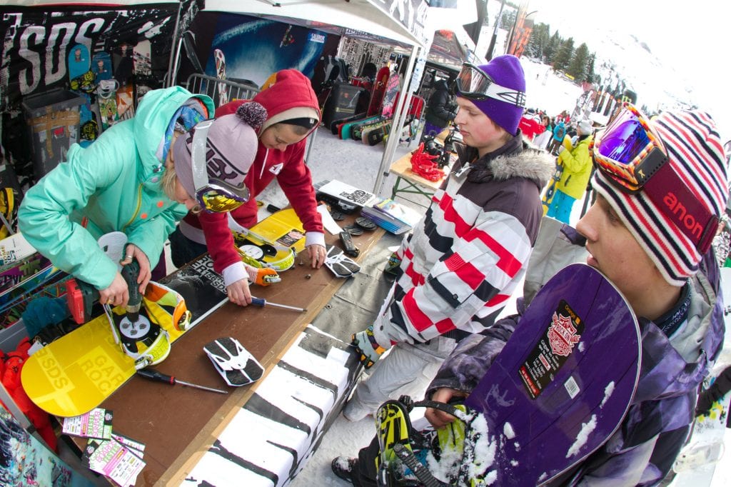 דוכן תיקון ציוד סנואובורד